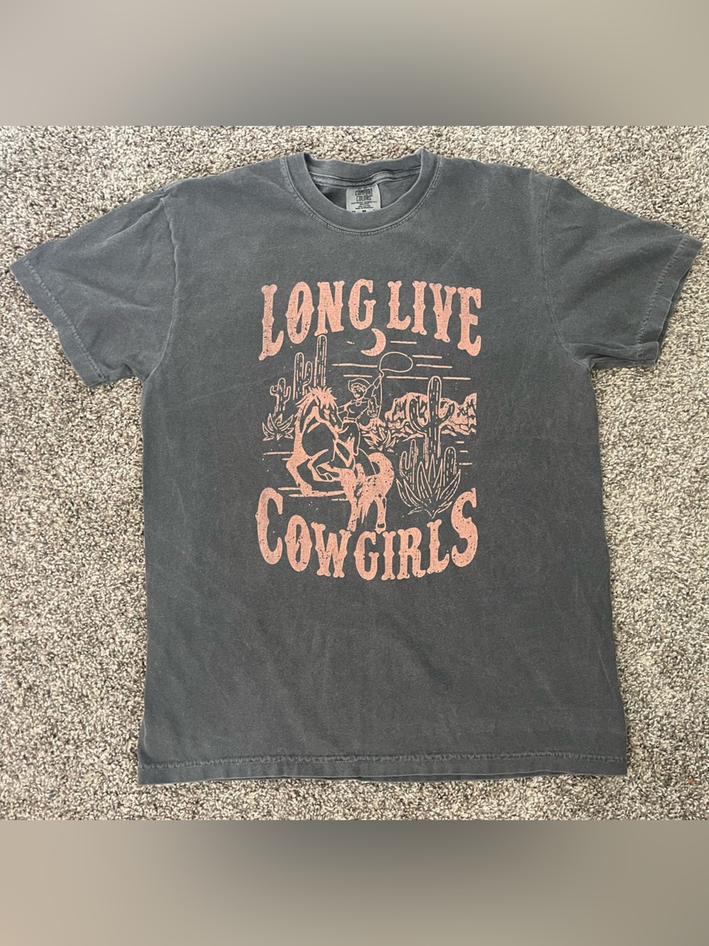 Women’s Comfort Colors Graphic T-Shirt - Long Live Cowgirls Charcoal Size M